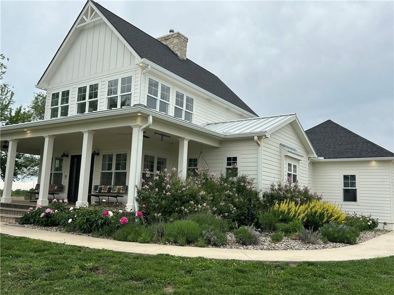 17270 Stillwell Rd, Bonner Springs, KS 66012