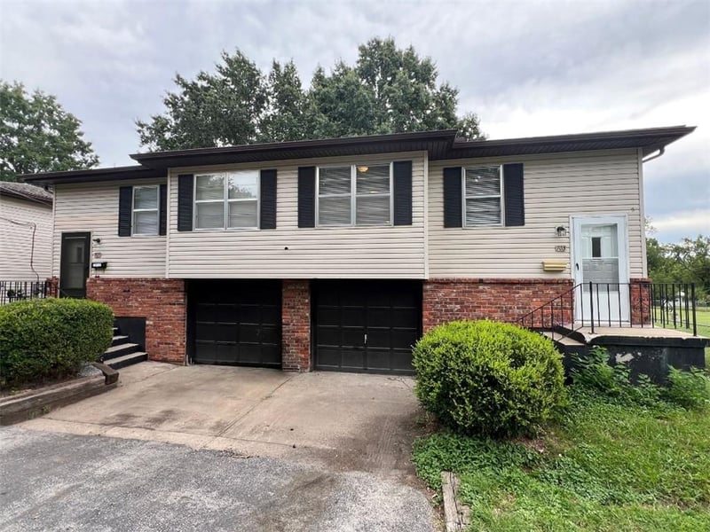 703 Frandsen Rd, Independence, MO 64050