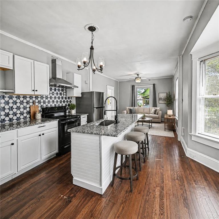 4136 Holly St, Kansas City, MO 64111