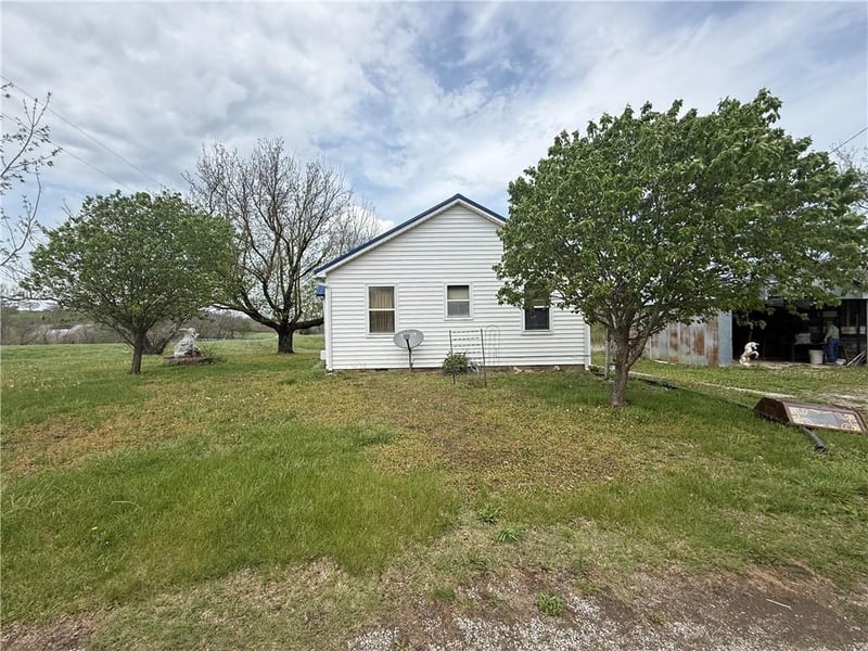13371 Ks Highway 7 Hw, Mound City, KS 66056