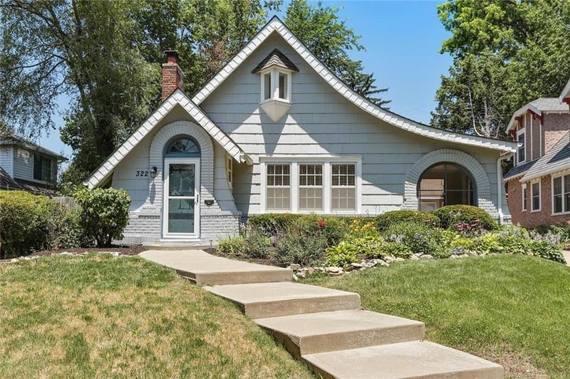 322 70th Ter, Kansas City, MO 64113