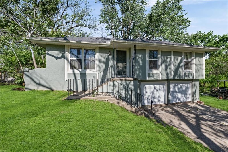 5612 Cambridge Ave, Kansas City, MO 64129