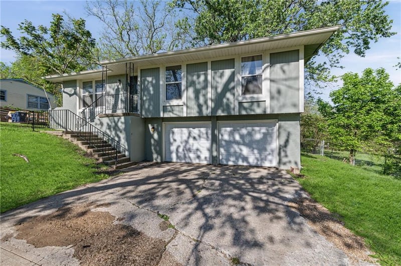 5612 Cambridge Ave, Kansas City, MO 64129