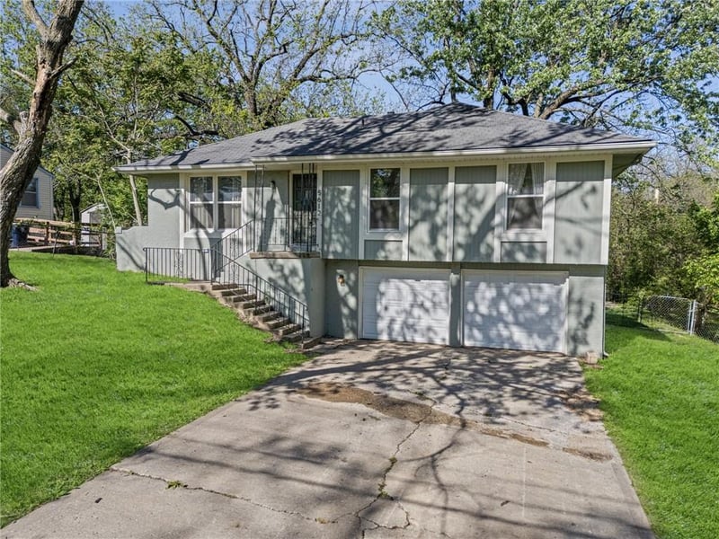 5612 Cambridge Ave, Kansas City, MO 64129