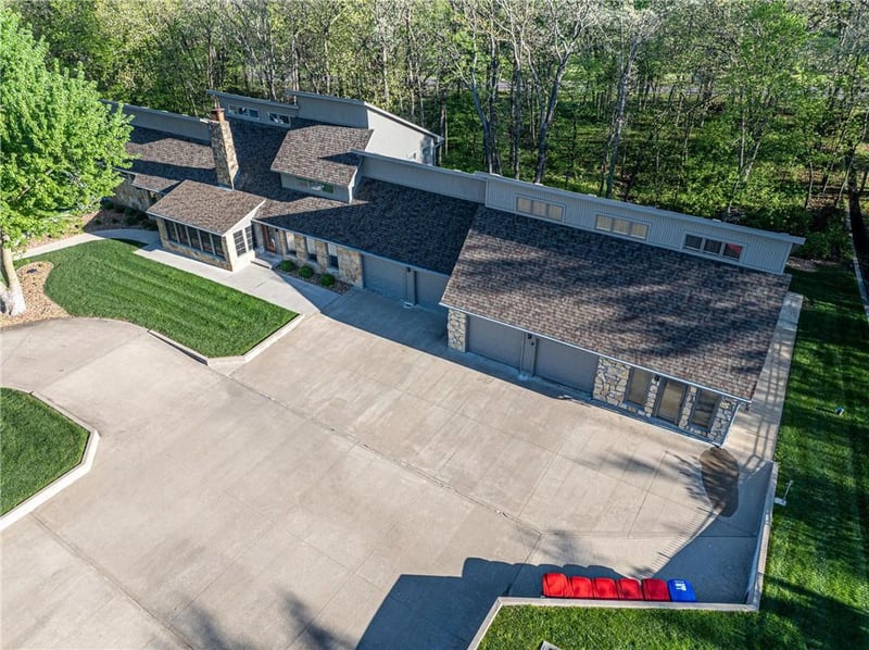 1204 Live Oak Ln, Warrensburg, MO 64093