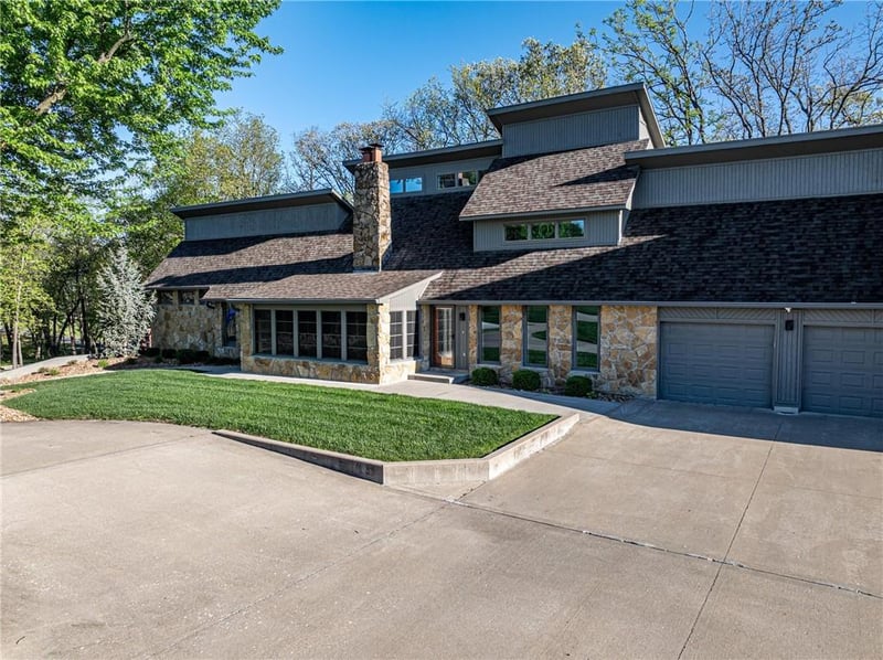 1204 Live Oak Ln, Warrensburg, MO 64093