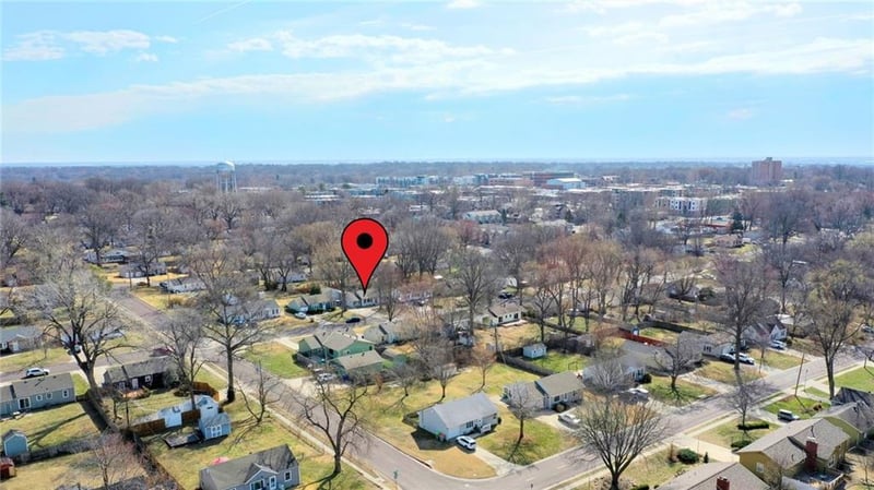 7709 Robinson St, Overland Park, KS 66204