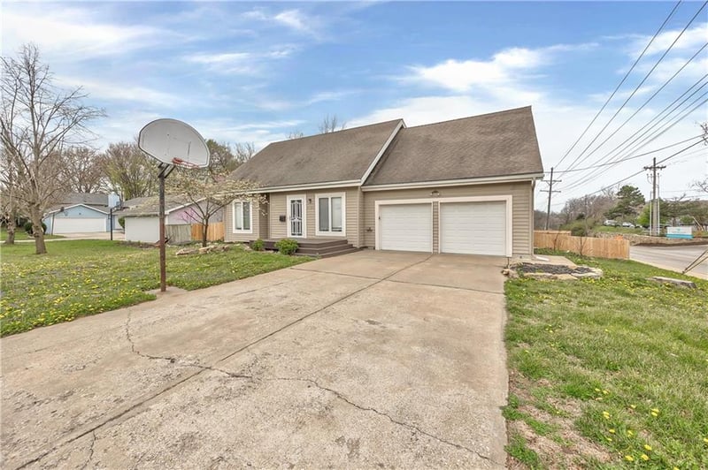4704 El Monte St, Roeland Park, KS 66205