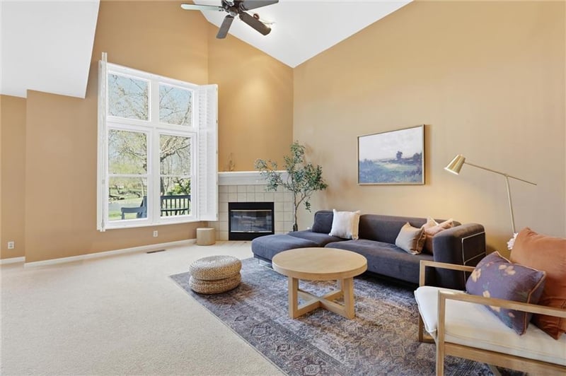 2419 W 137th Pl, Leawood, KS 66224