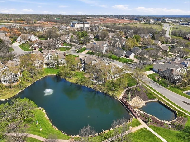 2419 W 137th Pl, Leawood, KS 66224
