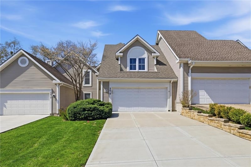 2419 W 137th Pl, Leawood, KS 66224