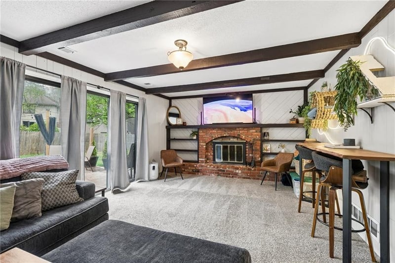 3509 Apple Tree Ln, Kansas City, MO 64119