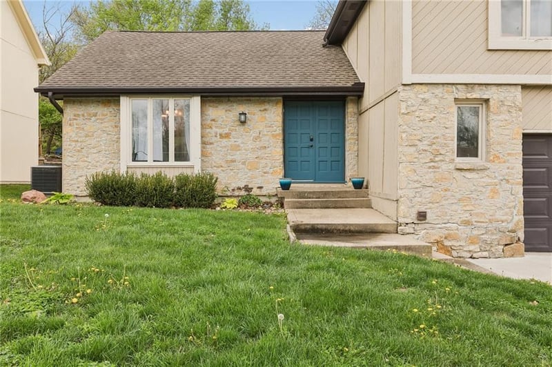 3509 Apple Tree Ln, Kansas City, MO 64119