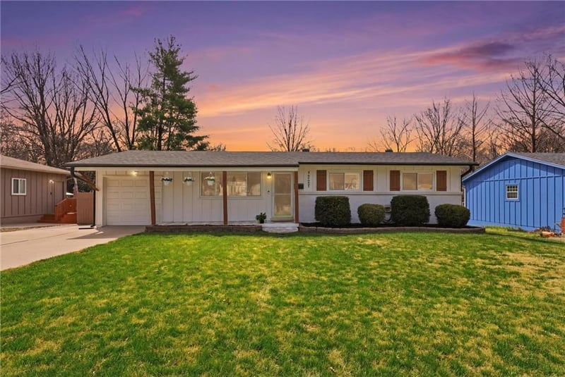 7721 65th St, Overland Park, KS 66202