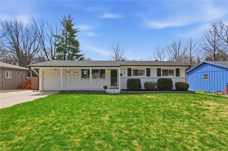 7721 65th St, Overland Park, KS 66202