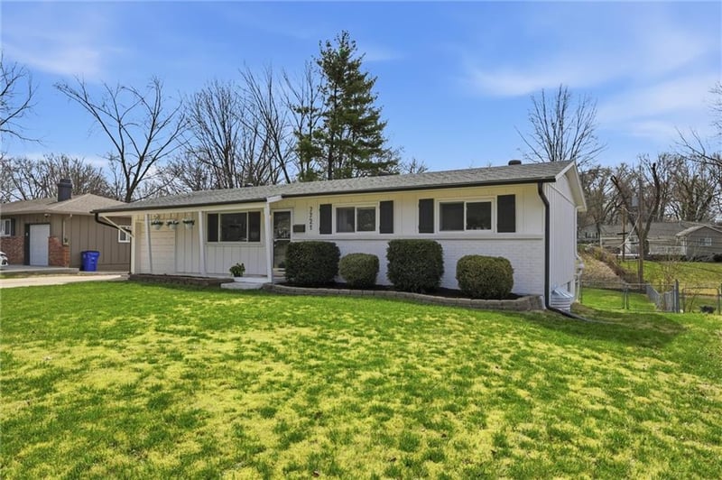 7721 65th St, Overland Park, KS 66202