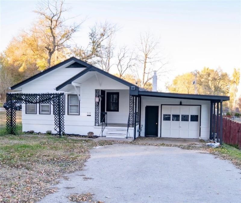 930 Stone St, Independence, MO 64050