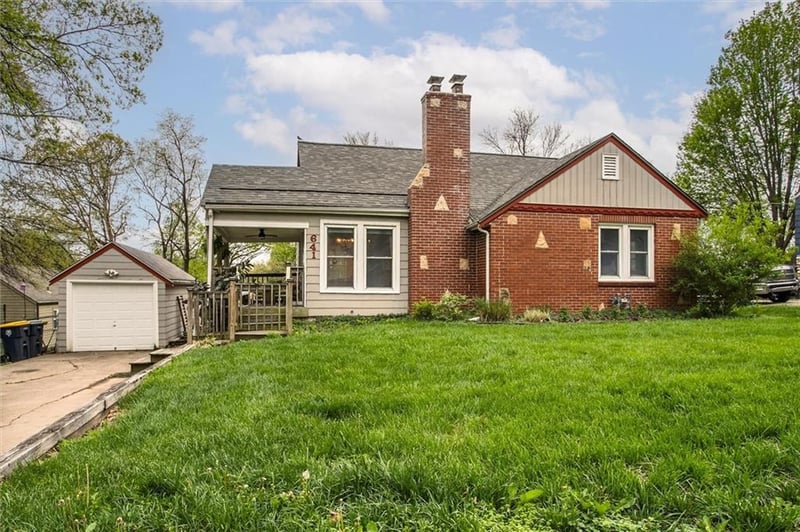 641 42nd St, Kansas City, MO 64116