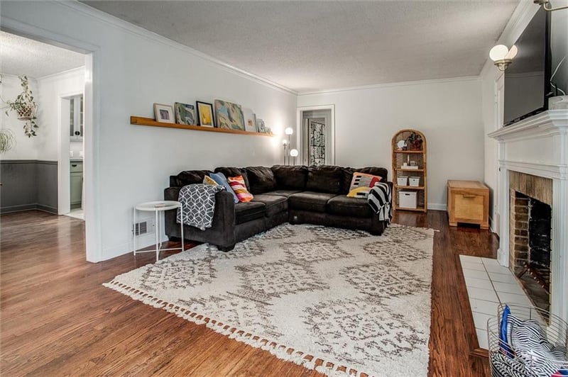 641 42nd St, Kansas City, MO 64116