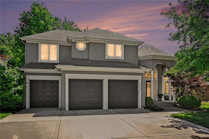 6730 Meyers Cir, Parkville, MO 64152