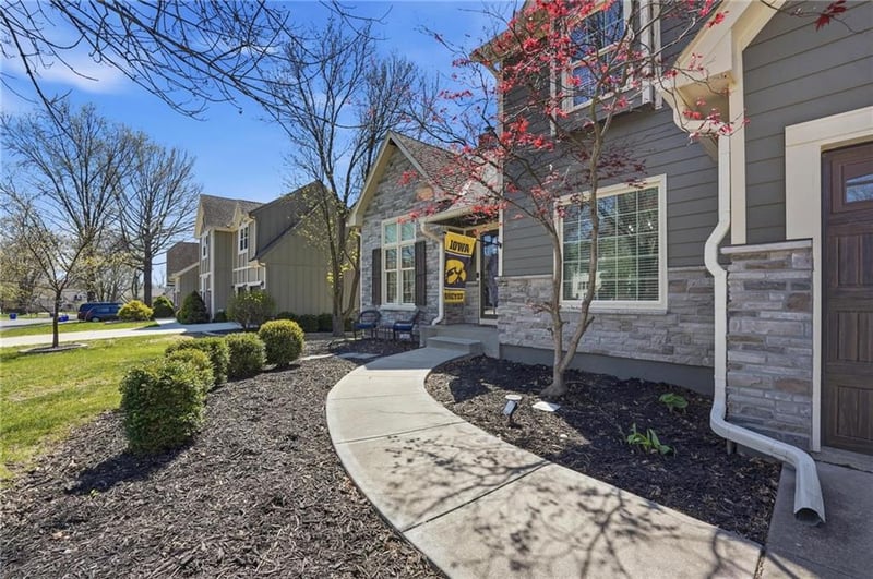 12402 Mastin St, Overland Park, KS 66213