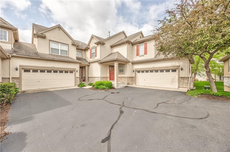 16164 Linden St, Overland Park, KS 66085