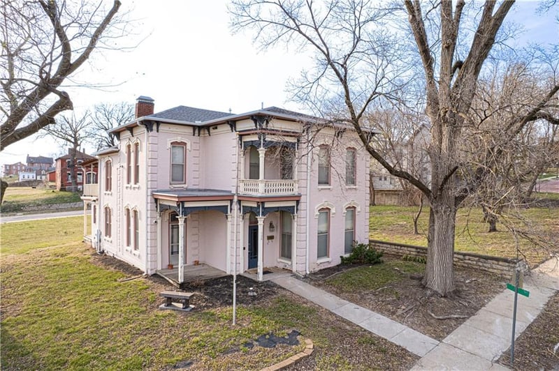528 8th St, St Joseph, MO 64501