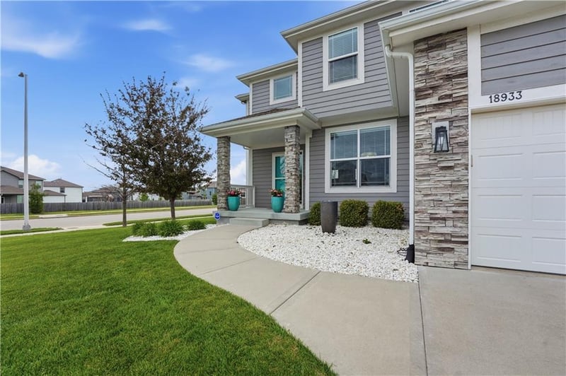 18933 168th St, Olathe, KS 66062