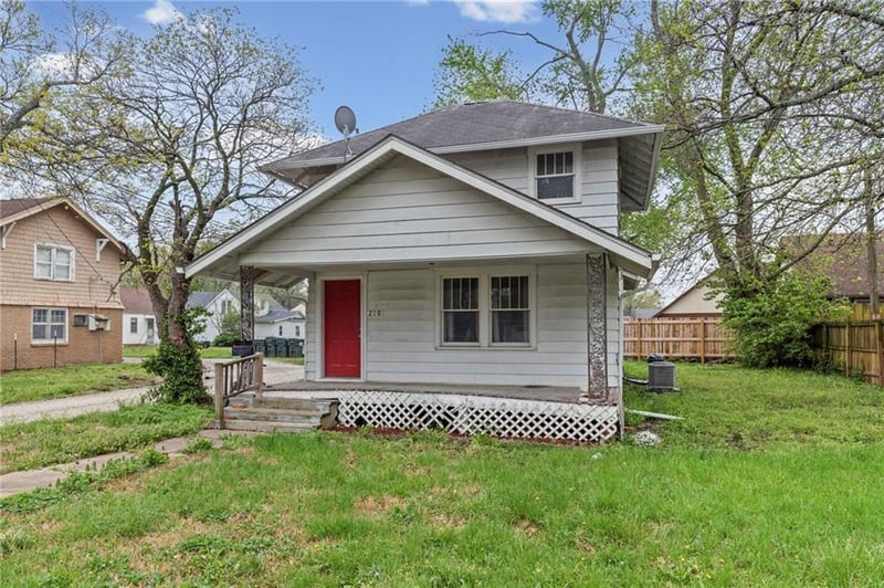 210 12th St, Ottawa, KS 66067