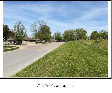 301 7th St, Oak Grove, MO 64075