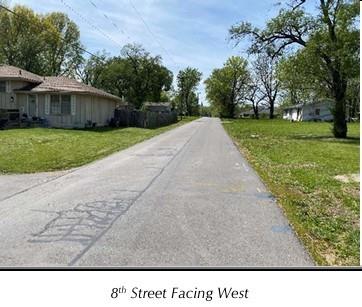 301 7th St, Oak Grove, MO 64075