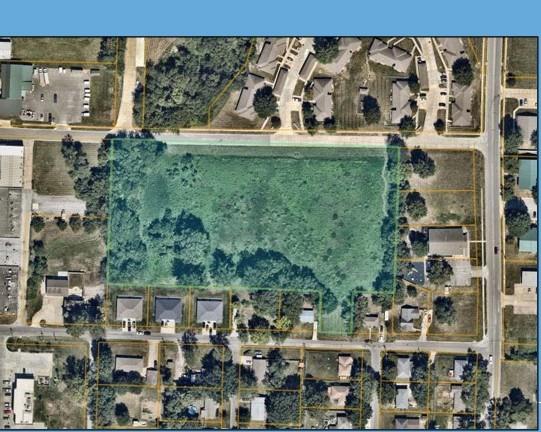 301 7th St, Oak Grove, MO 64075