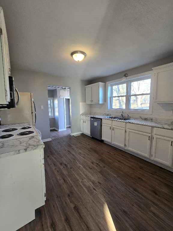 313 Kay St, Lansing, KS 66043