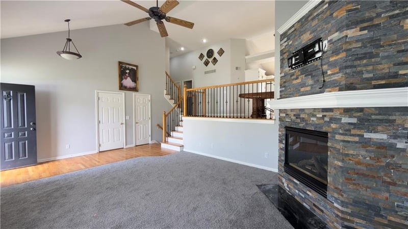 14912 Pine View Dr, Grandview, MO 64030