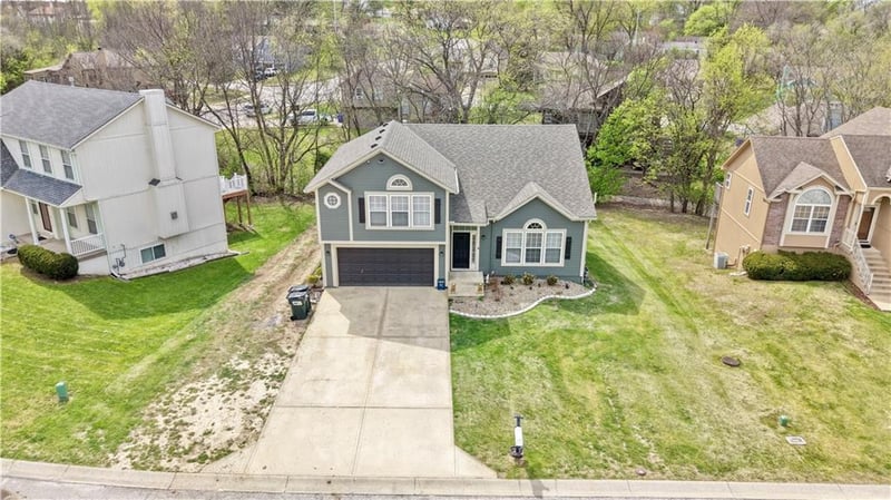 14912 Pine View Dr, Grandview, MO 64030