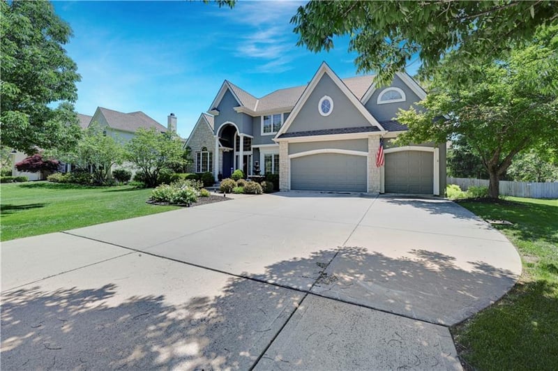 5013 150th St, Leawood, KS 66224
