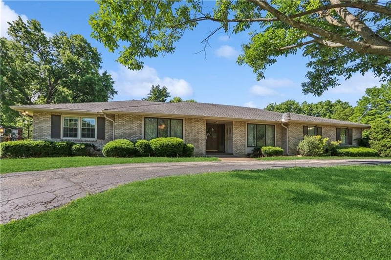 911 111th Ter, Kansas City, MO 64114