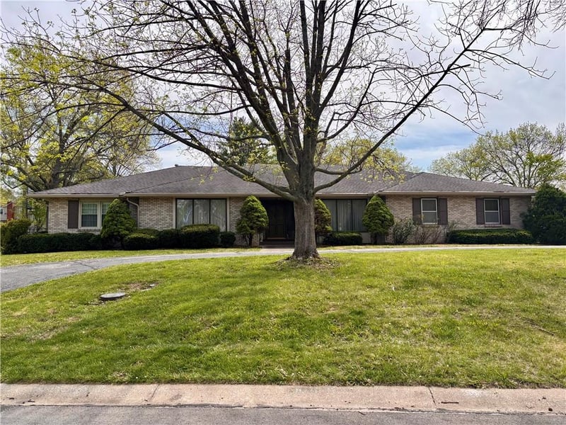 911 111th Ter, Kansas City, MO 64114