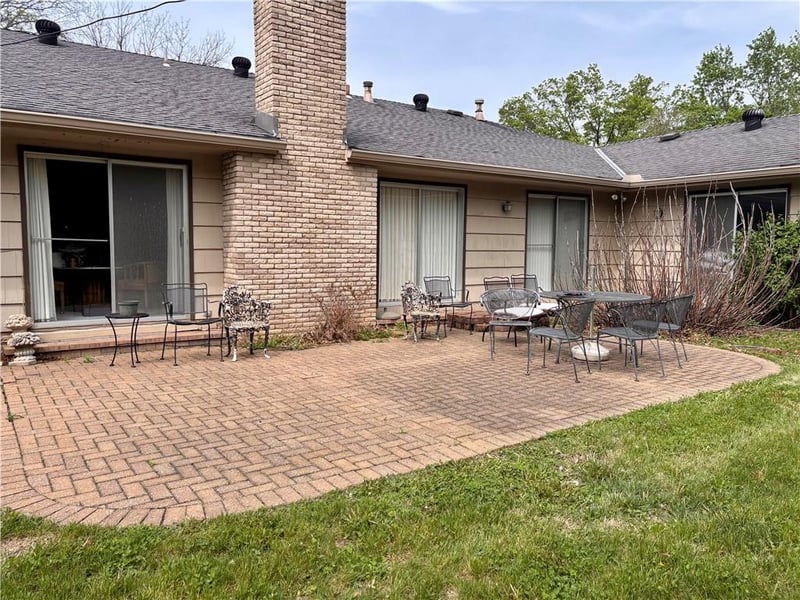 911 111th Ter, Kansas City, MO 64114