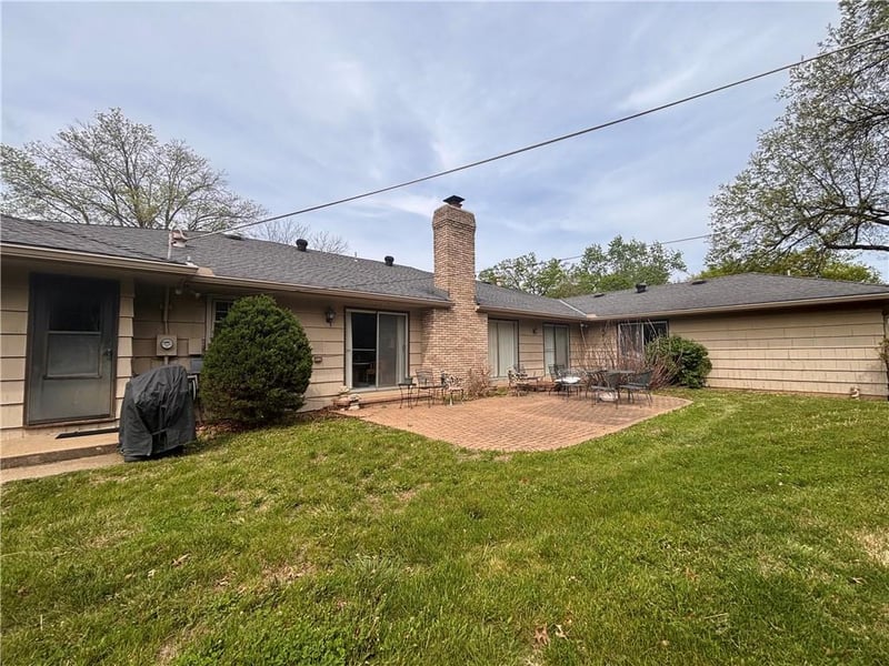 911 111th Ter, Kansas City, MO 64114