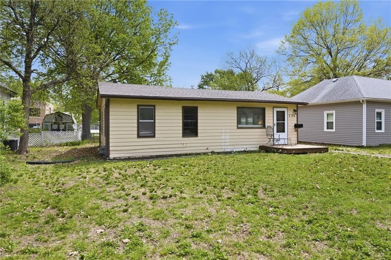 735 Willow St, Ottawa, KS 66067