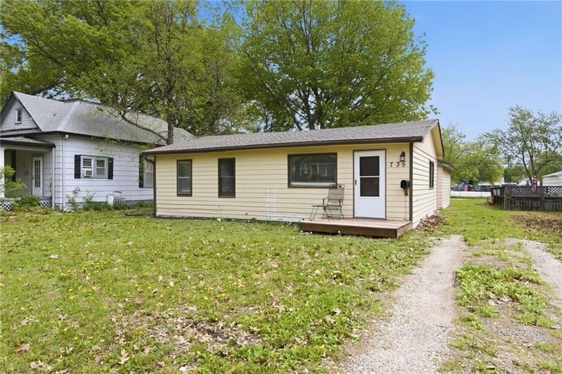 735 Willow St, Ottawa, KS 66067