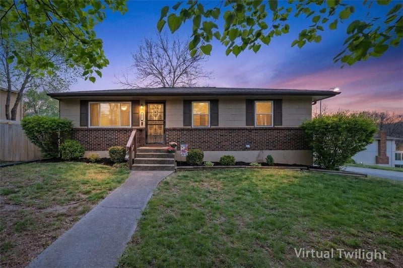 6437 Mercier St, Kansas City, MO 64118