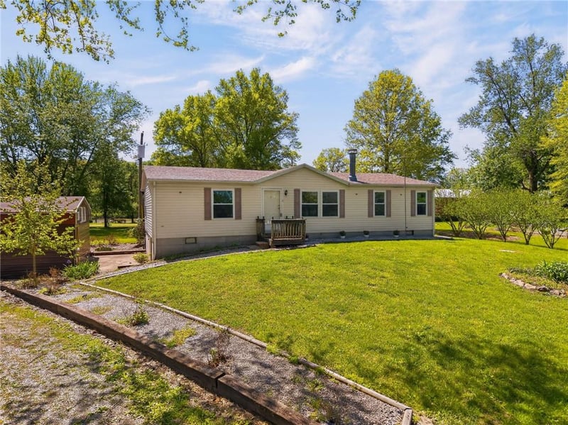 8205 E 255th Ter, Freeman, MO 64746