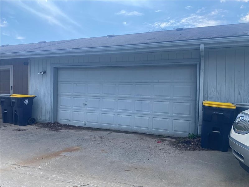 8213 Mace Rd, Kansas City, MO 64152