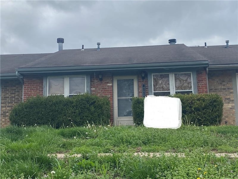 8213 Mace Rd, Kansas City, MO 64152