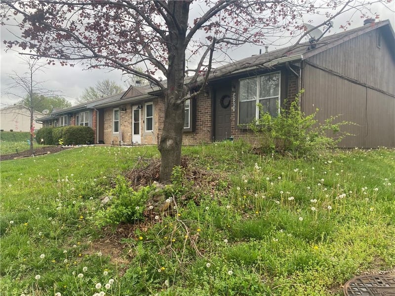 8213 Mace Rd, Kansas City, MO 64152