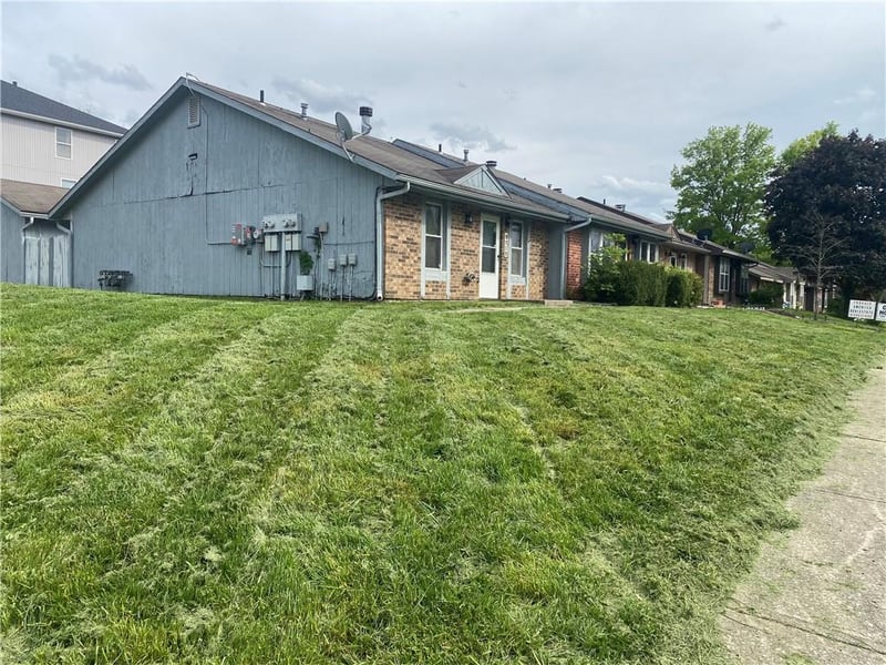 8213 Mace Rd, Kansas City, MO 64152