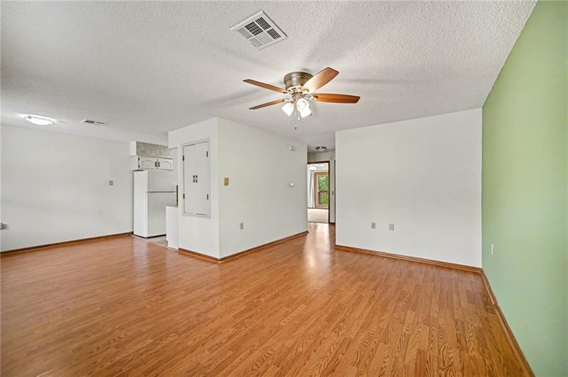 18867 Sunrise Dr, Belton, MO 64012
