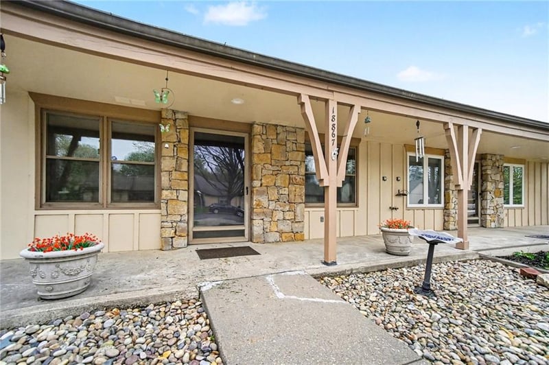 18867 Sunrise Dr, Belton, MO 64012